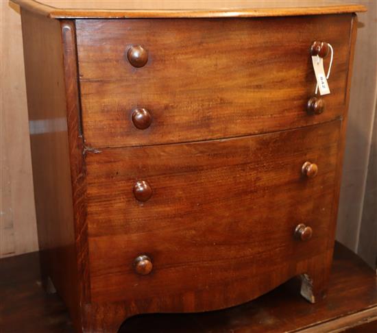 A Victorian mahogany bowfront commode and a Continental drop leaf dining table Commode H.62cm